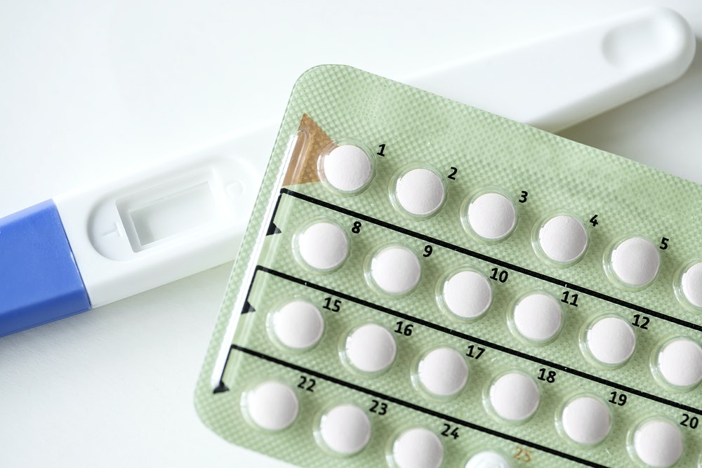 Quais são os prós e contras do anticoncepcional para a saúde?
